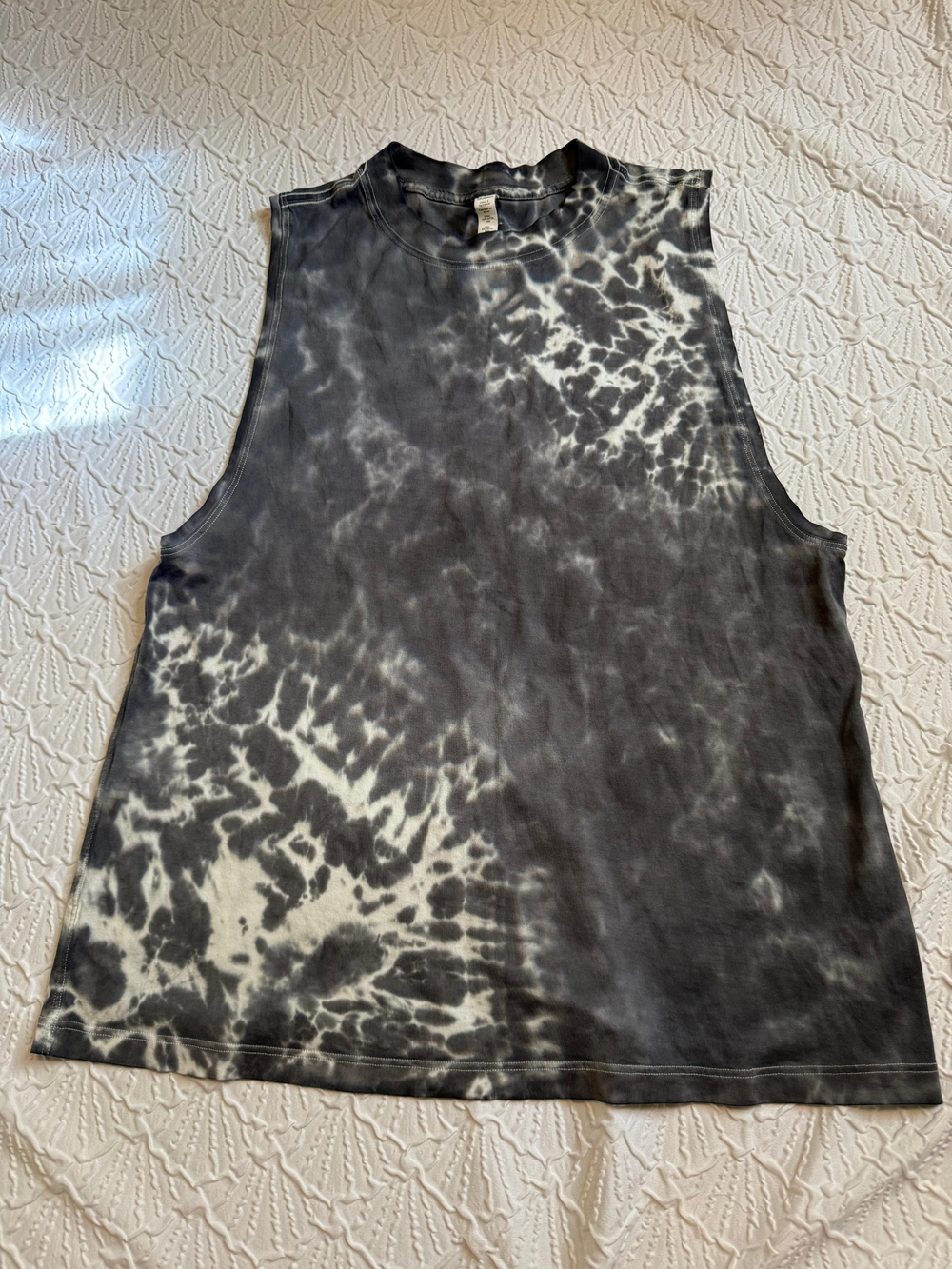 Sleeveless Tie-Dye Muscle Tank - Black and White